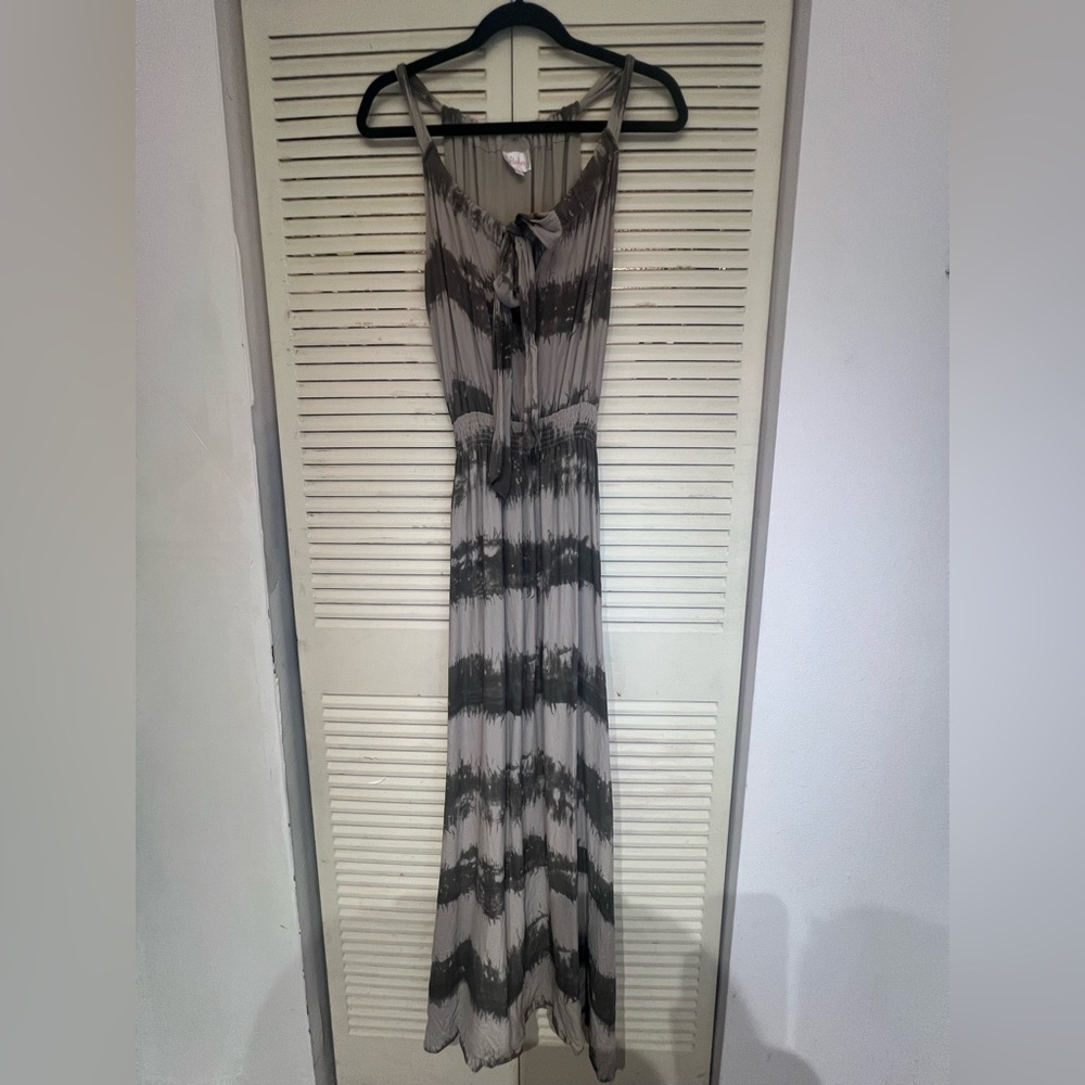Chic Striped Maxi Dress - Black and White